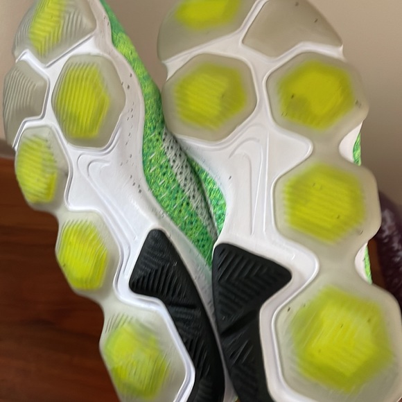 Nike zoom flyknit neon green training shoes - Picture 6 of 11